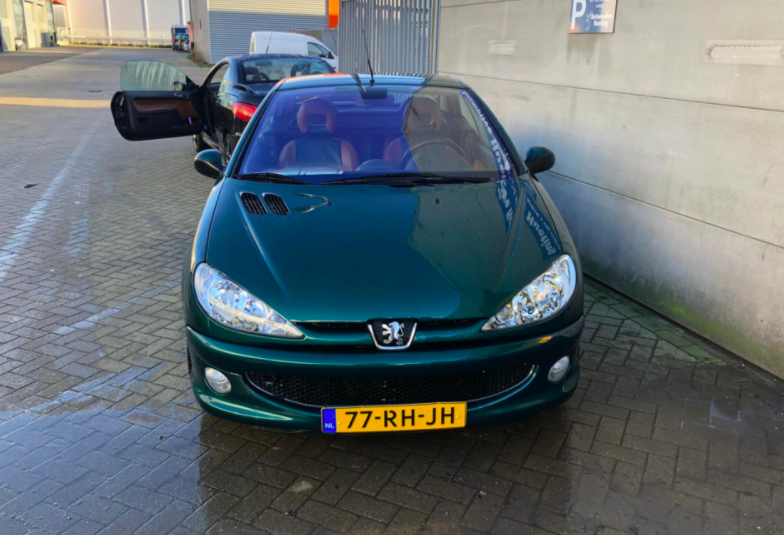 Peugeot 206 cc Roland Garros uit 2005