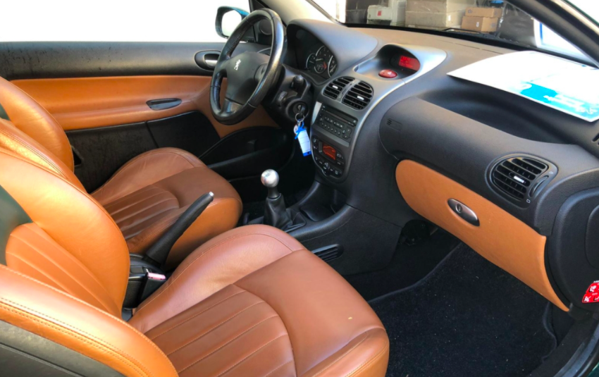 Peugeot 206 cc Roland Garros uit 2005