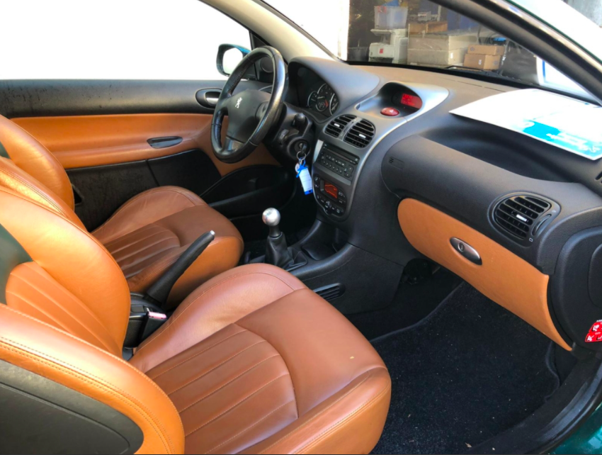 Peugeot 206 cc Roland Garros uit 2005