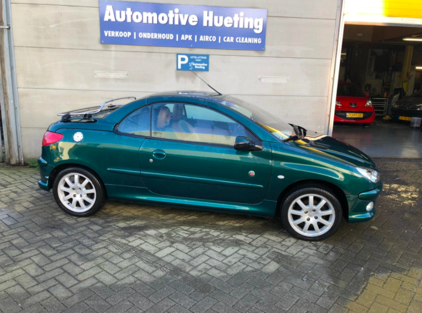 Peugeot 206 cc Roland Garros uit 2005