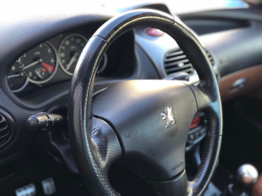 Peugeot 206 cc Roland Garros uit 2005