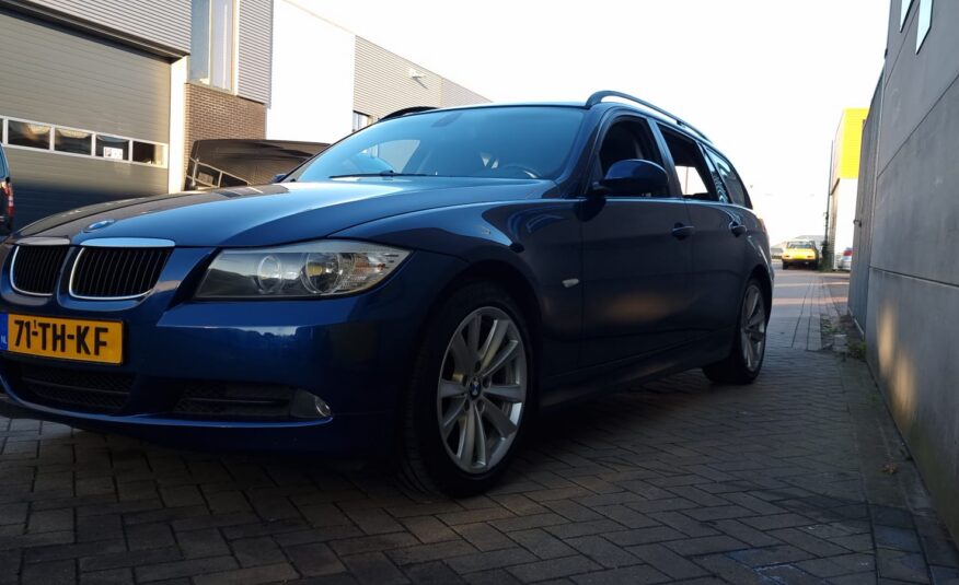 BMW 320i