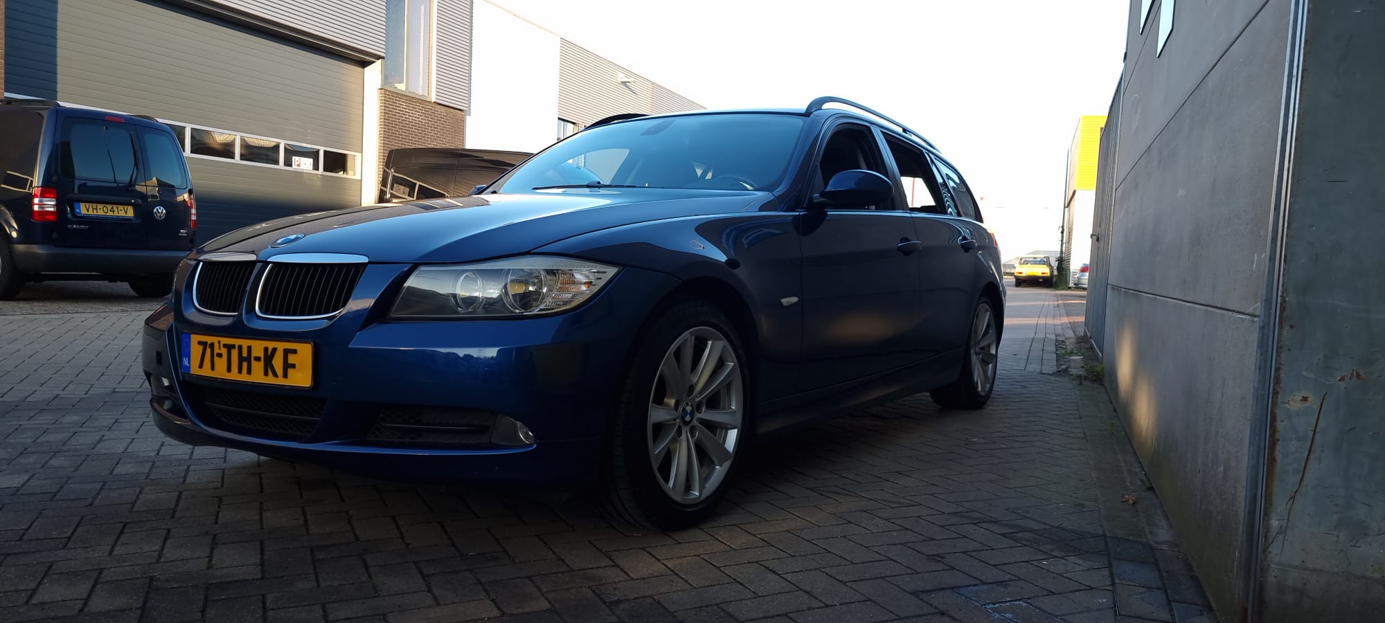 BMW 320i