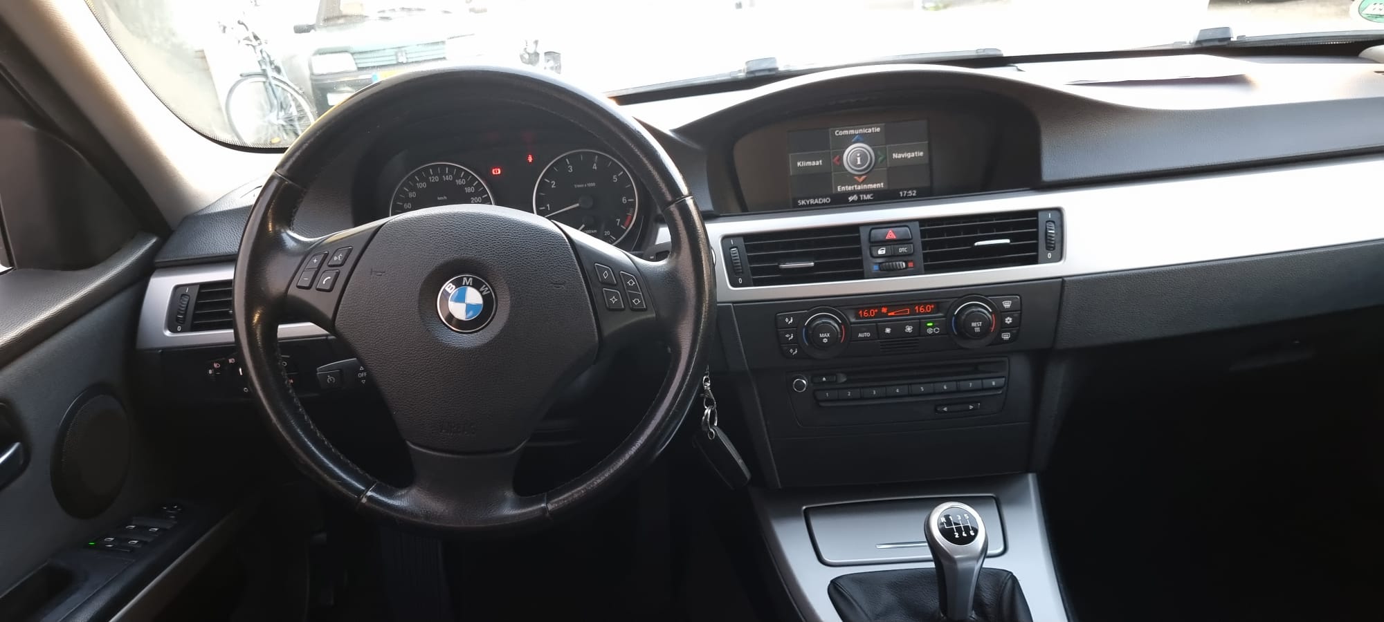 BMW 320i