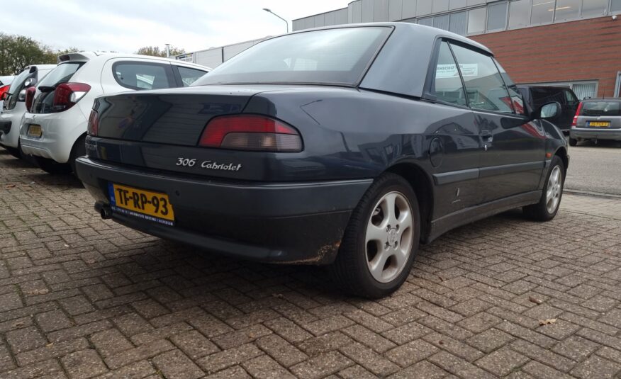 Peugeot 306 cabrio uit 1995