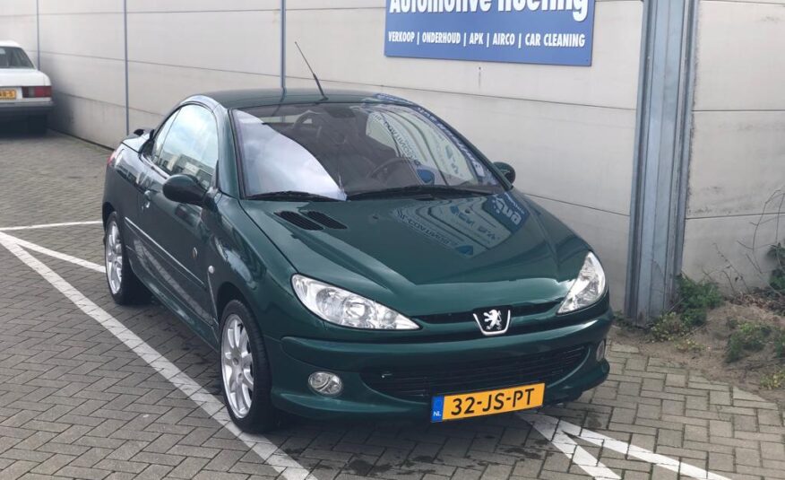 Peugeot 206 cabrio Roland Garros uit 2002