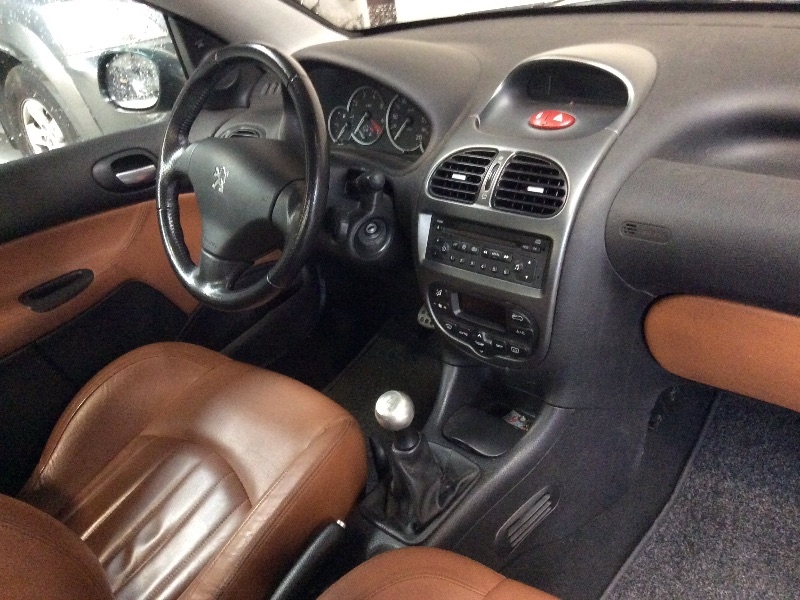 Peugeot 206 cabrio Roland Garros uit 2002