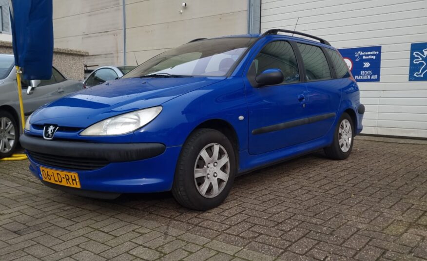 Peugeot 206sw uit 2002