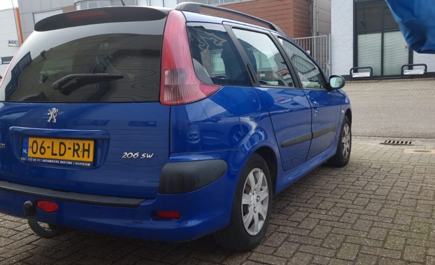 Peugeot 206sw uit 2002