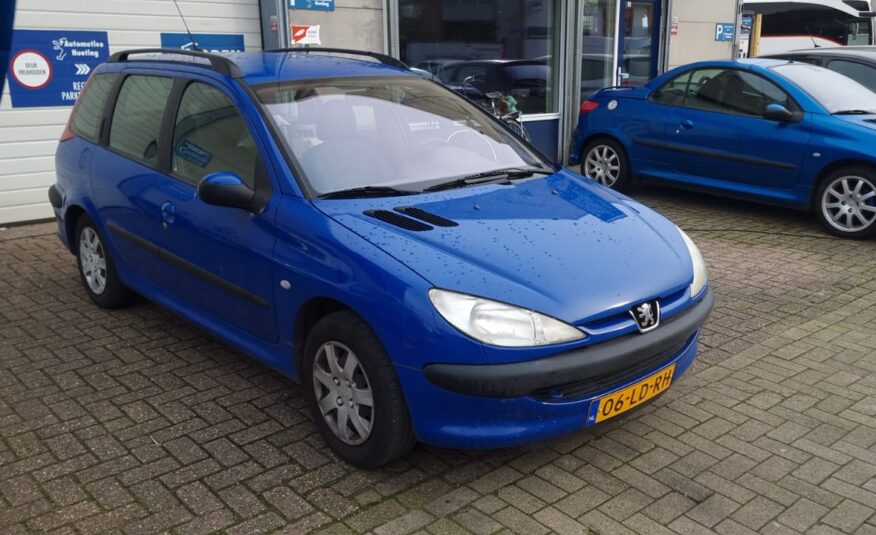 Peugeot 206sw uit 2002