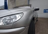 Peugeot 206 CC Roland Garros uit 2005