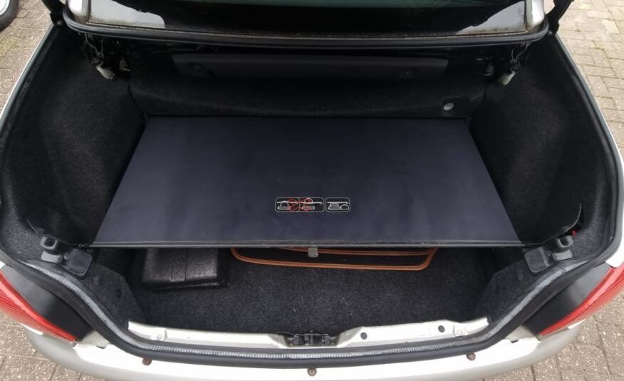 Peugeot 206 CC Roland Garros uit 2005