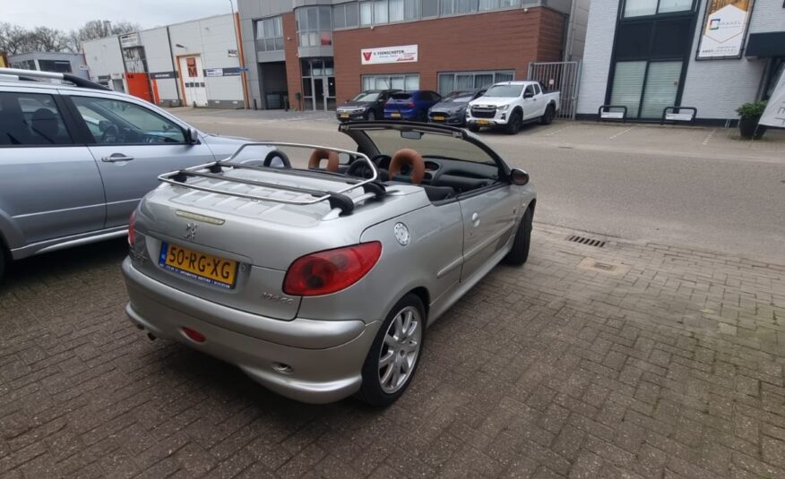 Peugeot 206 CC Roland Garros uit 2005