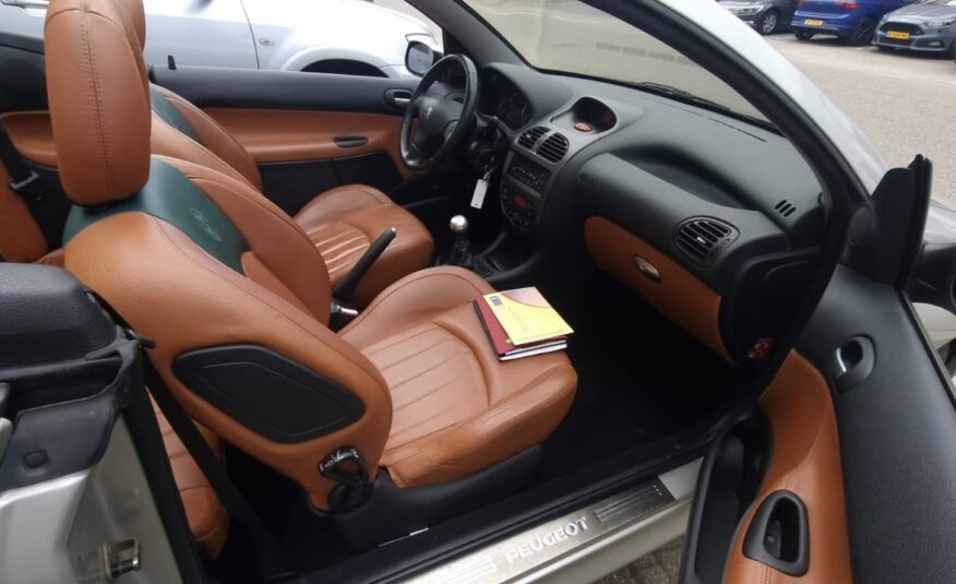 Peugeot 206 CC Roland Garros uit 2005