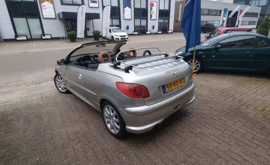 Peugeot 206 CC Roland Garros uit 2005