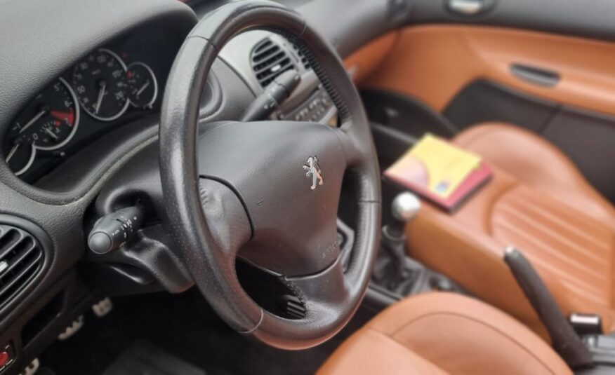 Peugeot 206 CC Roland Garros uit 2005