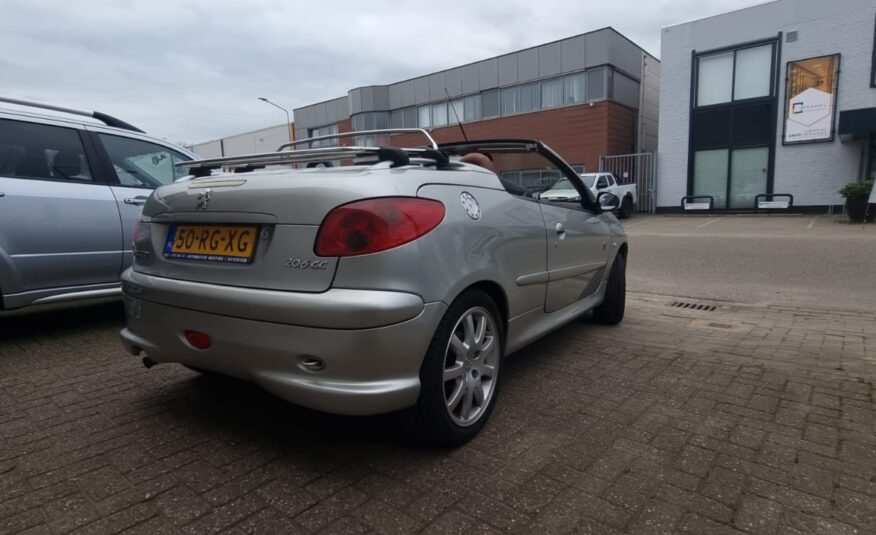 Peugeot 206 CC Roland Garros uit 2005