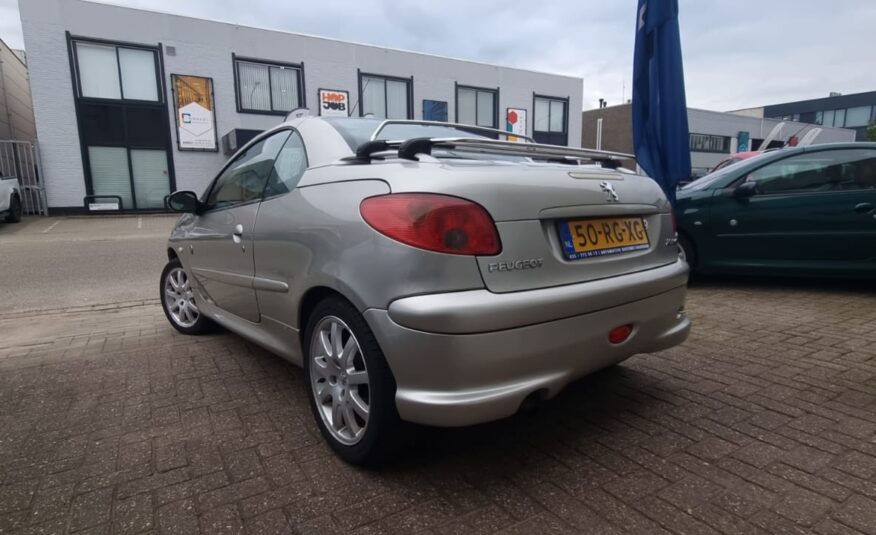 Peugeot 206 CC Roland Garros uit 2005