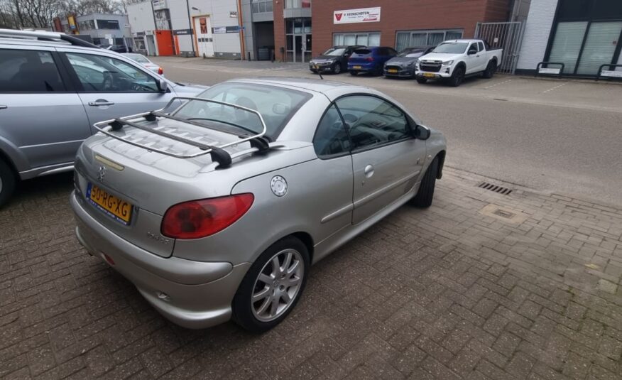 Peugeot 206 CC Roland Garros uit 2005