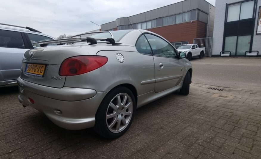 Peugeot 206 CC Roland Garros uit 2005
