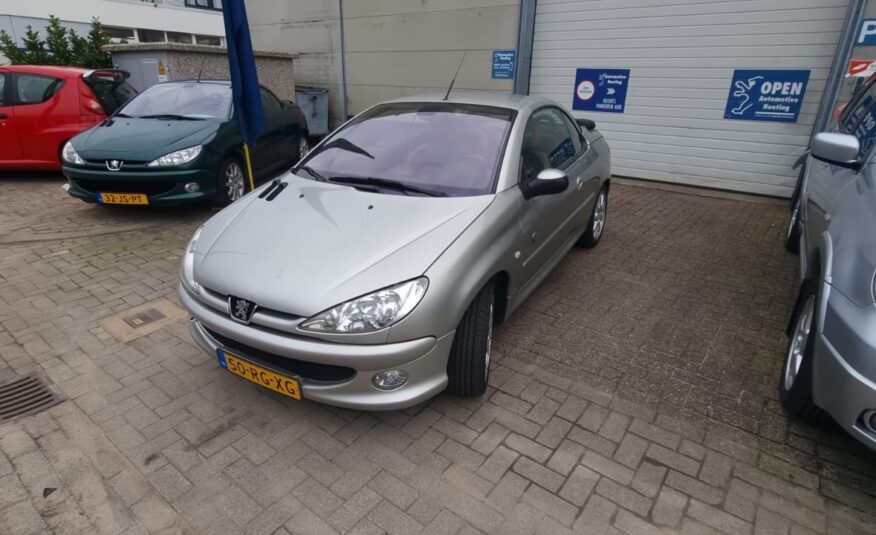 Peugeot 206 CC Roland Garros uit 2005