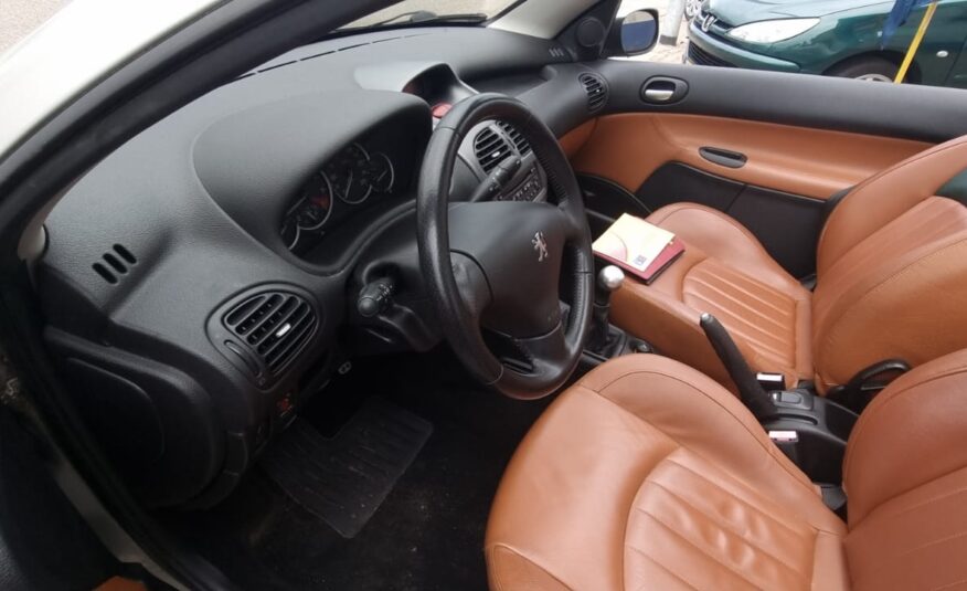 Peugeot 206 CC Roland Garros uit 2005