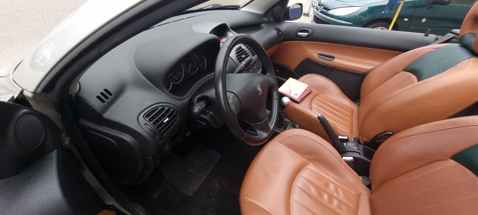 Peugeot 206 CC Roland Garros uit 2005