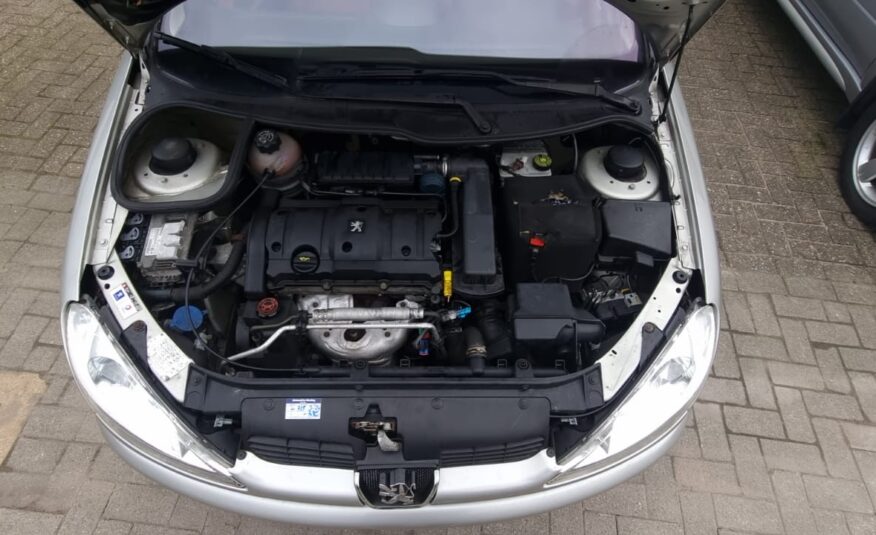 Peugeot 206 CC Roland Garros uit 2005