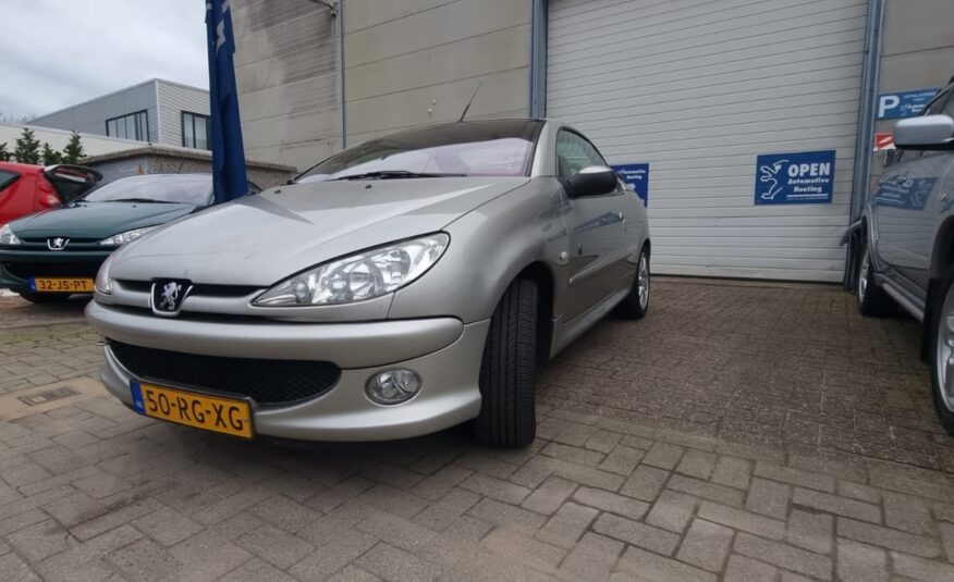 Peugeot 206 CC Roland Garros uit 2005
