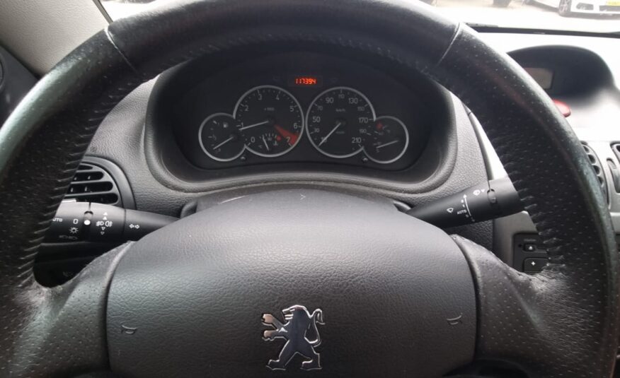 Peugeot 206 CC Roland Garros uit 2005