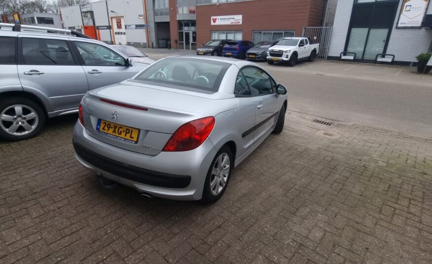 Peugeot 207 CC uit 2007