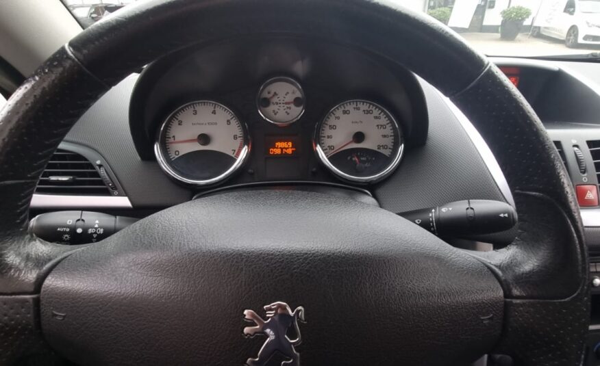 Peugeot 207 CC uit 2007