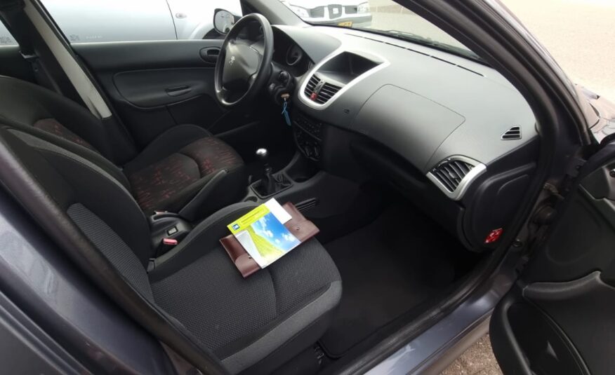 Peugeot 206 + uit 2010