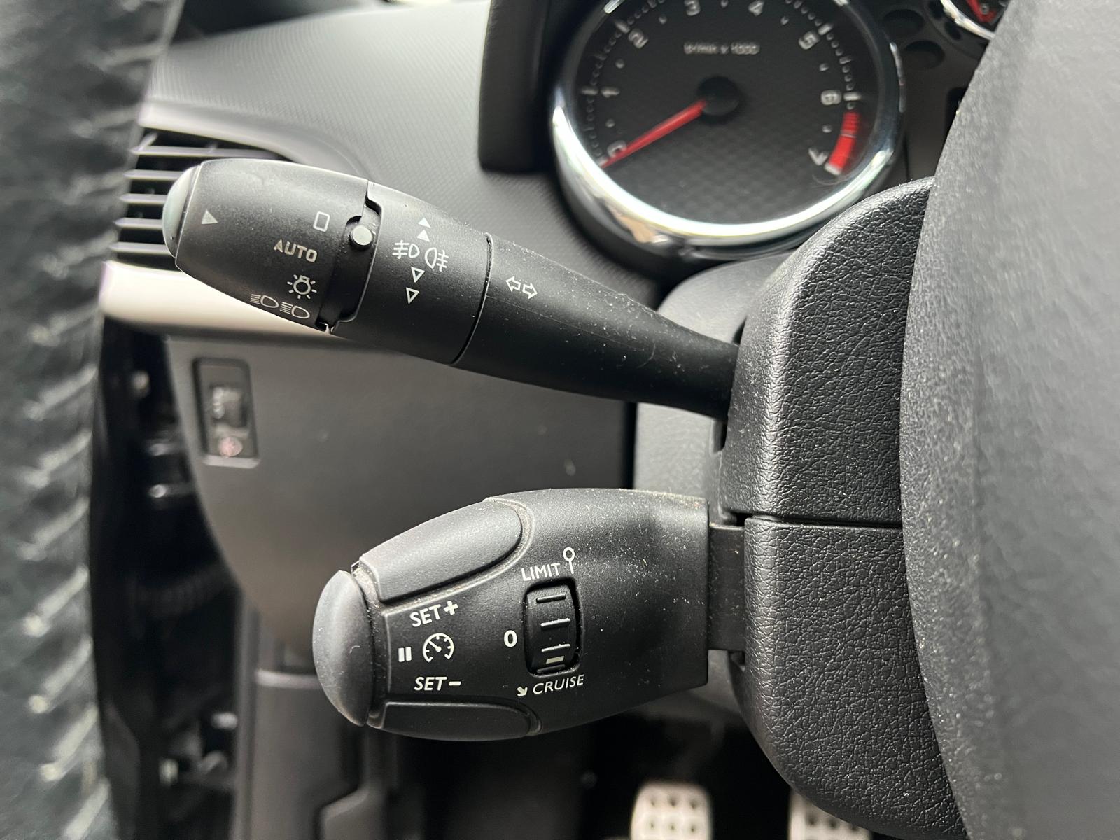 Peugeot 207 cabrio uit 2012