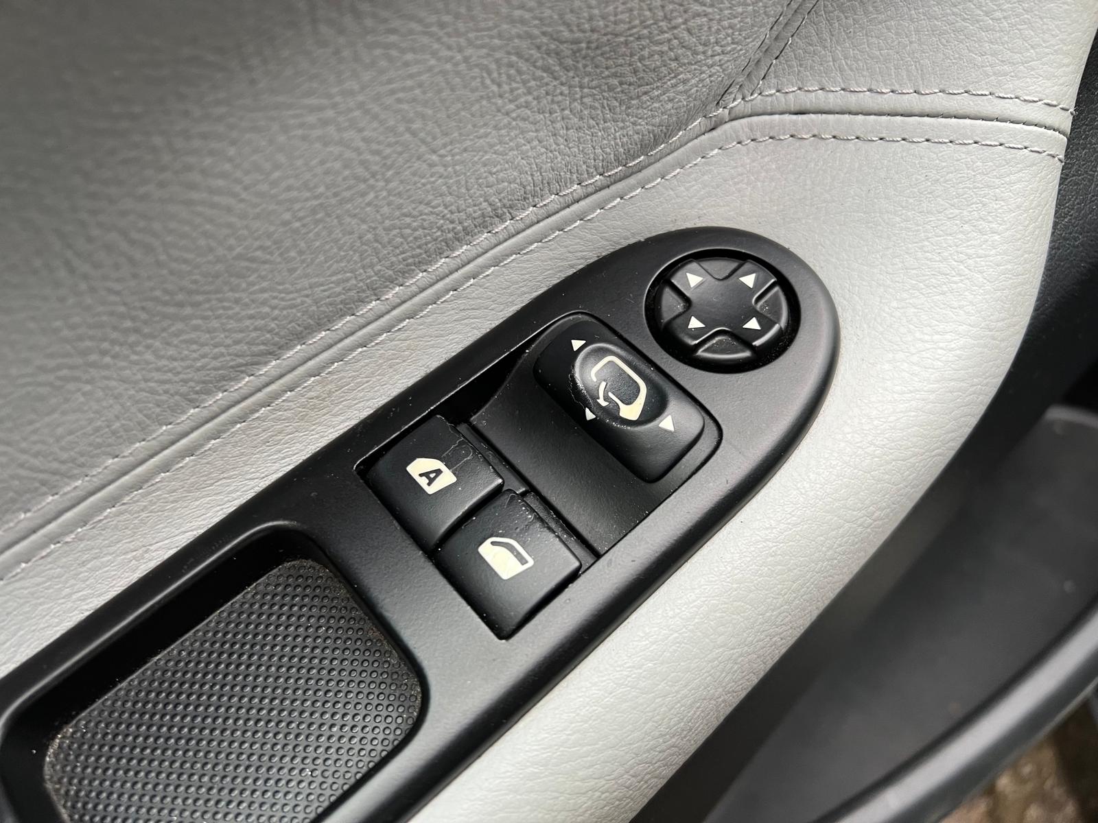 Peugeot 207 cabrio uit 2012