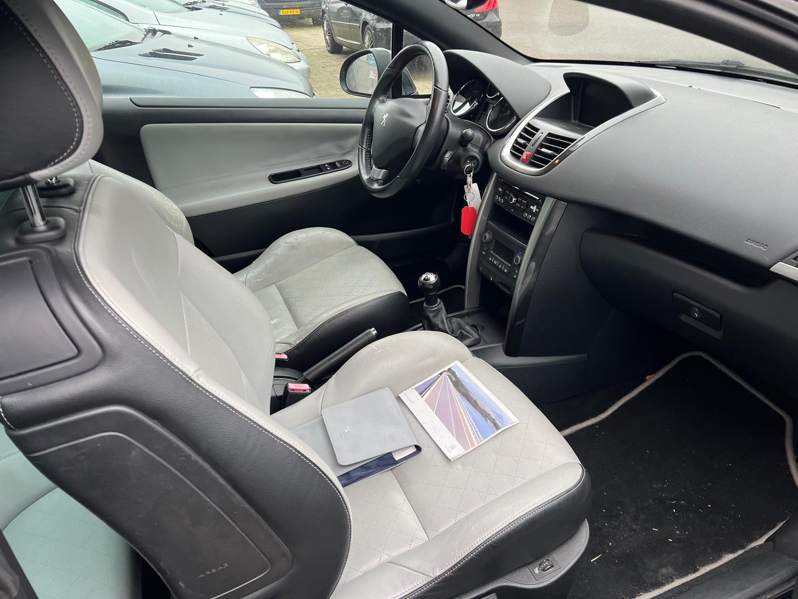 Peugeot 207 cabrio uit 2012